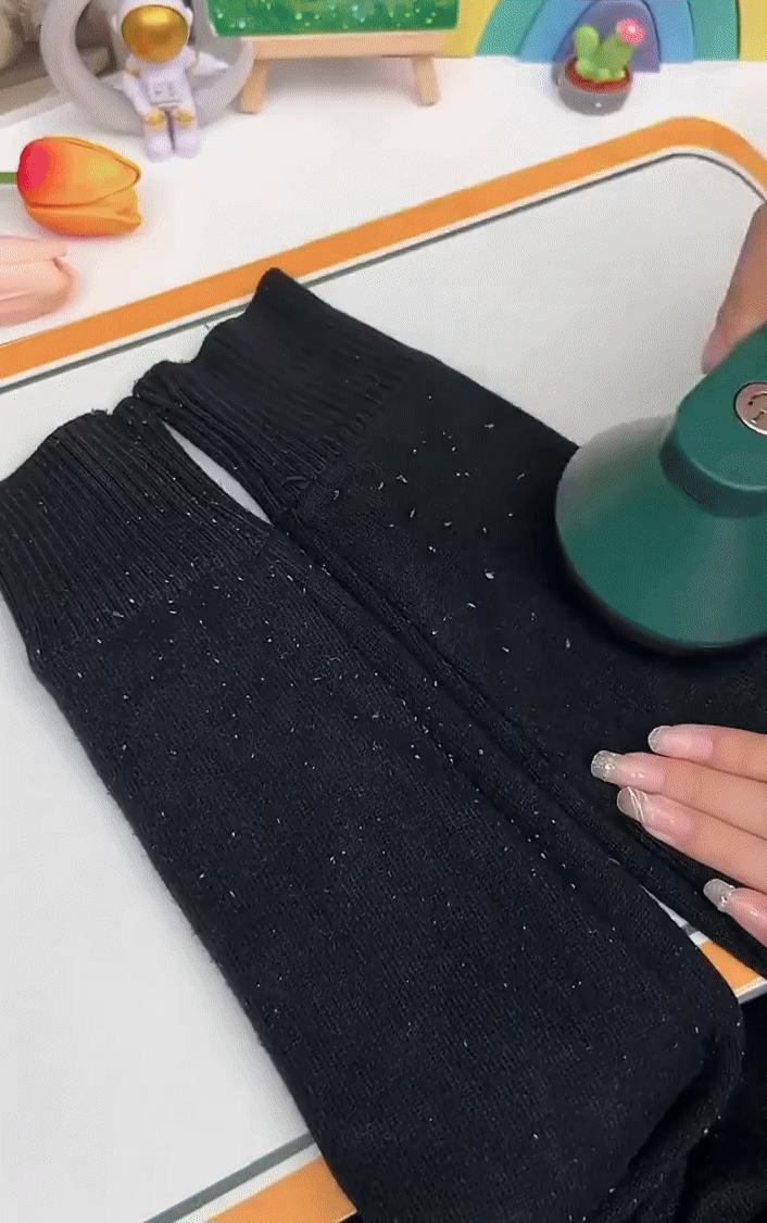 Rechargeable Electric Lint Remover – Portable Fabric Shaver with 6 Blades